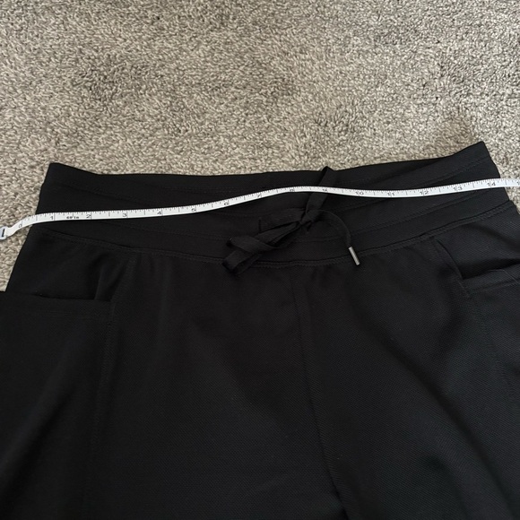 3/$25 Joe Fresh Active Cropped Joggers - Picture 4 of 5